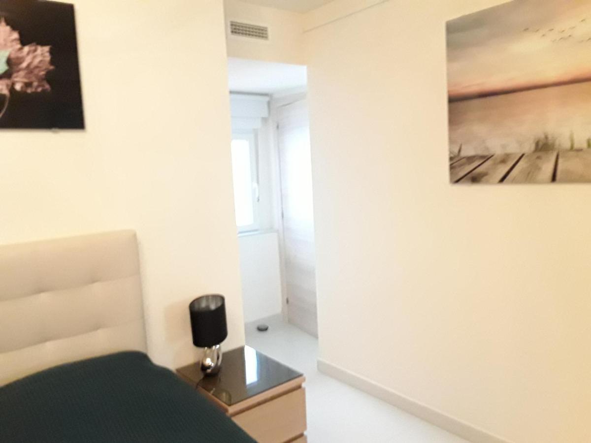 Apartamento Front Port Line Sleeps 6 Marbella Exterior foto
