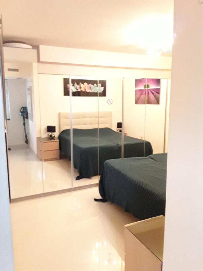 Apartamento Front Port Line Sleeps 6 Marbella Exterior foto